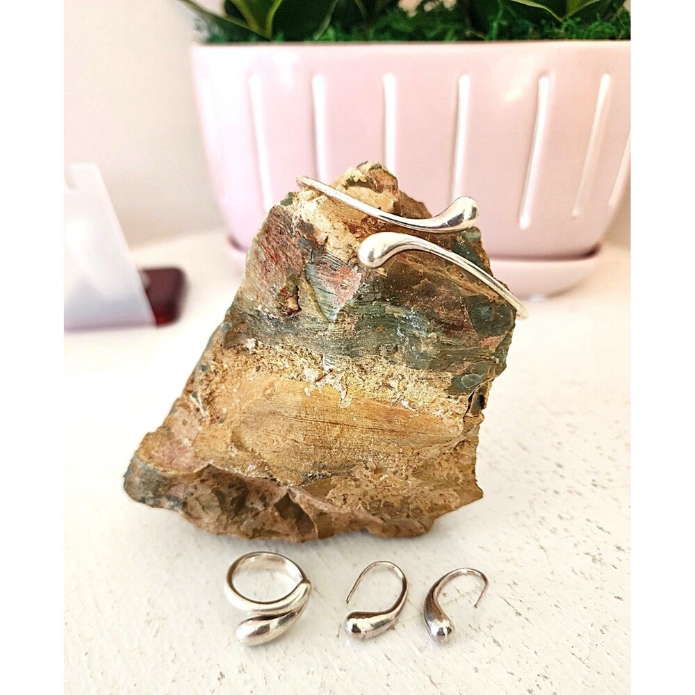 Tiffany & Co. Jewelry Suite - Teardrop Design by Elsa Peretti. Spain 925 Silver